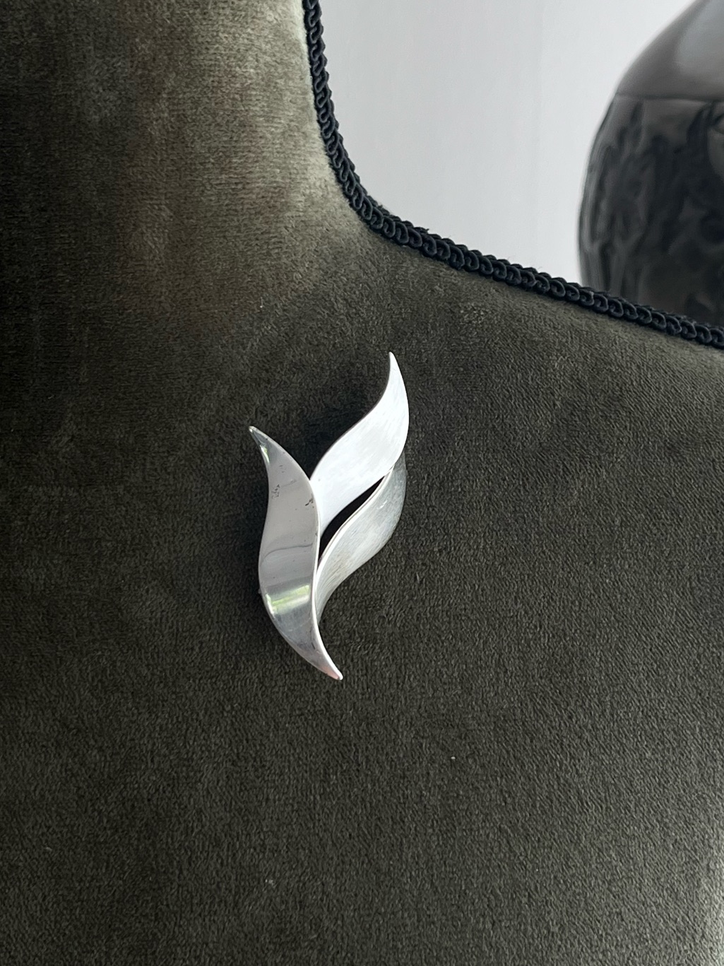 Authentic Vintage Dior Rare 925 Sterling Silver Tulip Leaf Flower Brooch Pin